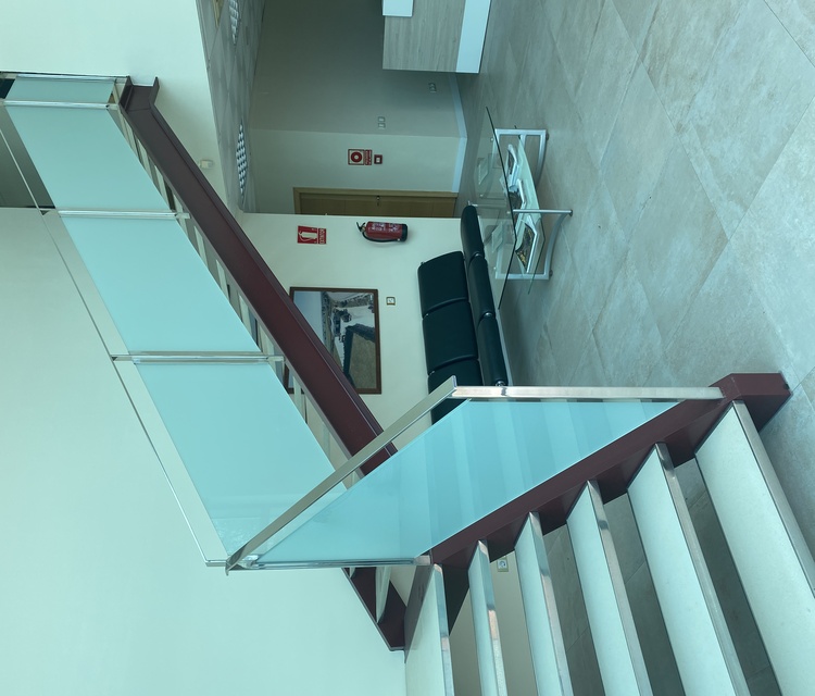 ESCALERAS PLANTA ALTA.jpg